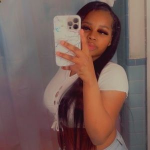 Meet your Posher, Alicia